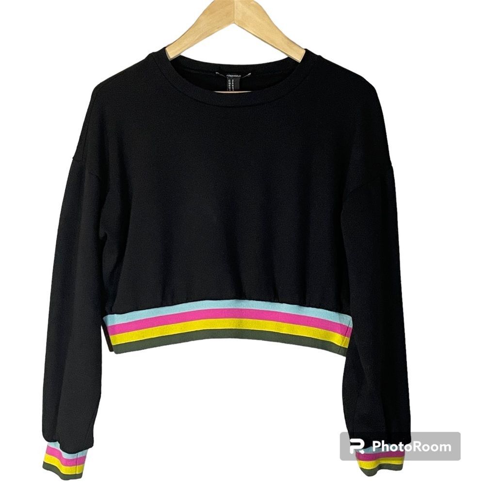 Forever 21 long sleeved crop black crewneck sweatshirt. Women’s M